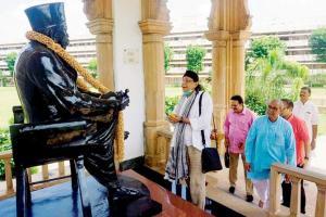 B-town buzz: Why did Mithun Chakraborty visit Nagpur?