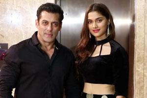 Dabangg 3 duo Salman Khan and Saiee Manjrekar enjoy a pre-diwali bash