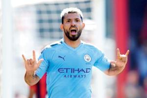 Sergio Aguero's double helps Manchester City enter quarters