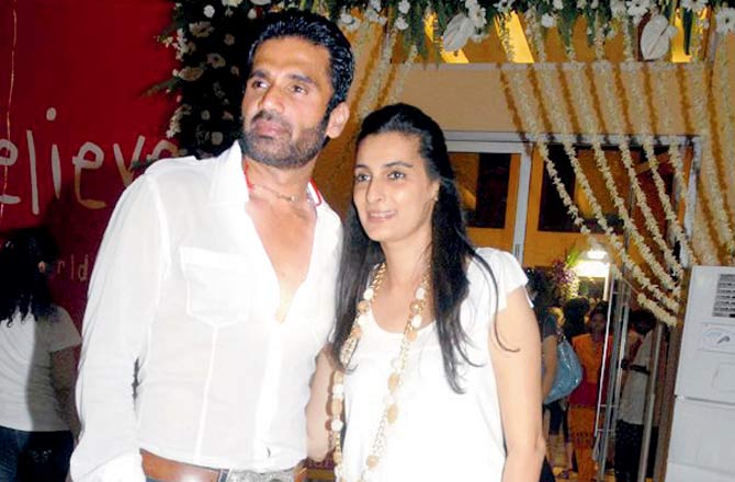 Suniel and Mana Shetty at the banquet