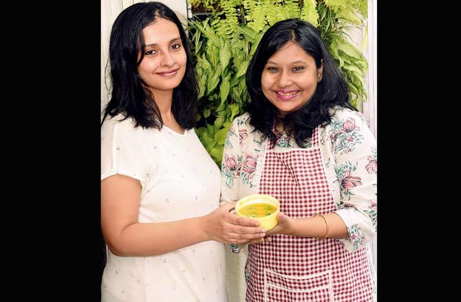 Sudatta Dasgupta Ray (in white), mother to two sons, first introduced her neighbour Debarati Chakraborty Bhar to GK Food Diary, a popular food blog that carries recipes for infants and toddlers