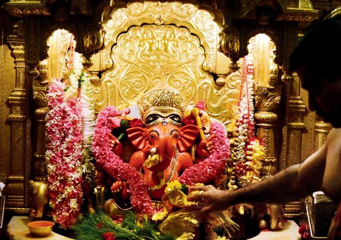 Initially, Rupa Trivedi received only marigolds  from the temple. But Ganesha
