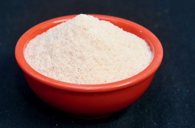 Himalayan pink salt powder