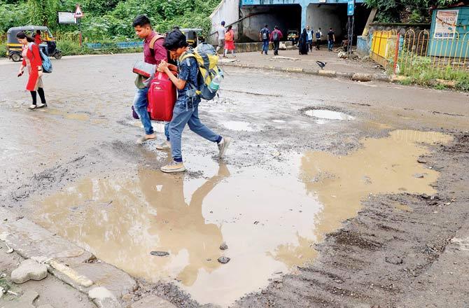The state of the roads opposite Kharghar station bus depot