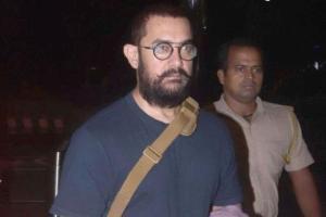 Aamir visits Golden Temple to seek blessings for Laal Singh Chaddha