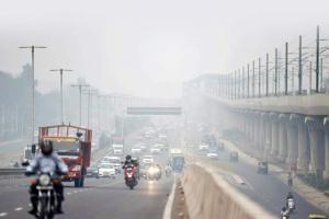 Delhi still under toxic haze, air quality drops further