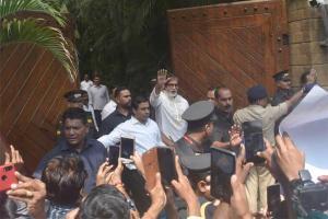 Here's how frenzied fans queued outside Amitabh Bachchan's residence