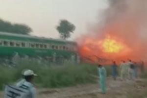 46 killed, 13 injured as fire engulfs express train in Pakistan