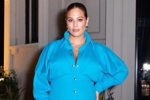 Ashley Graham shows-off baby bump with stretch marks