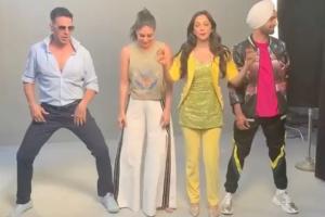 Akshay Kumar does Bala step with Good Newwz cast; Kareena outshines