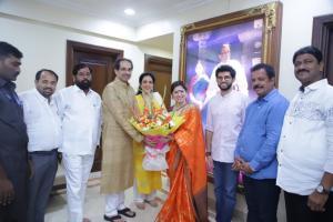 Marathi actress Deepali Sayed joins Shiv Sena