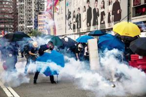 Hong Kong cops take to tear gas to control illegal protest