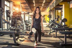 Reasons why lifting weights is good for women