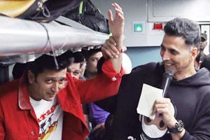 Team Housefull 4 sells tea and plays Antakshari on train