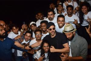 Hrithik Roshan celebrates the success of War with his fans