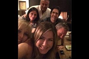 Jennifer Aniston makes her Instagram debut with 'Friends' cast