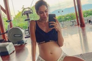 Lisa Haydon flaunts her baby bump in her recent Instagram post