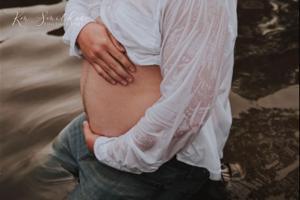 See photos: Husband takes wife's place at maternity photoshoot
