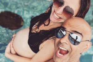 Pregnant and Rocking! Raghu Ram shares a selfie with wife Natalie Ram