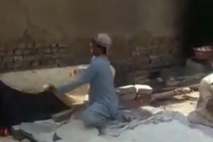 Pashtuni man's 'chadar' roti-making skills will blow your mind