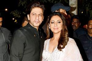 SRK jumps to rescue Aishwarya Rai's manager at Jalsa Diwali bash