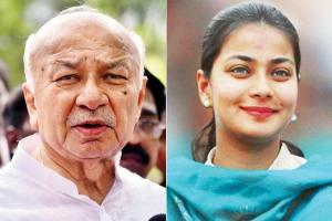 Will dad Sushilkumar Shinde's defeats help turn tide for daughter?