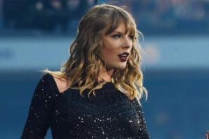 Taylor Swift dedicates her 13 years in industry to fans