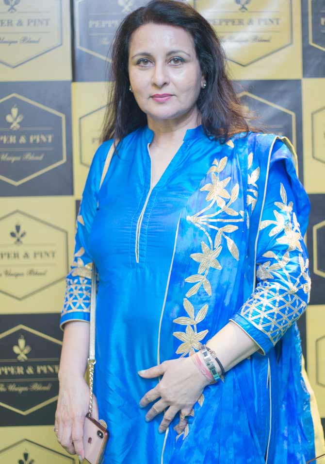 Giving him company was actress Poonam Dhillion. The Sohni Mahiwal actress looked beautiful in blue ethnic wear. Last seen on big screen in Ramaiya Vastavaiya in 2013, the 56-year-old actress, is currently seen in television series Dil Hi Toh Hai. She is also doing a film with Luv Ranjan.