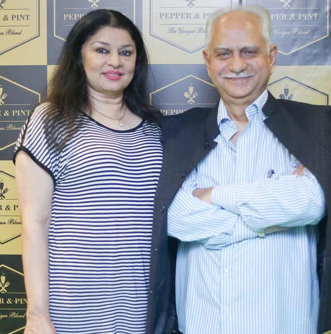 Ramesh Sippy and his wife Kiran Juneja also graced the get-together event. While the popular producer looked stylish in a blue checkered shirt, Kiran opted for a white striped top.