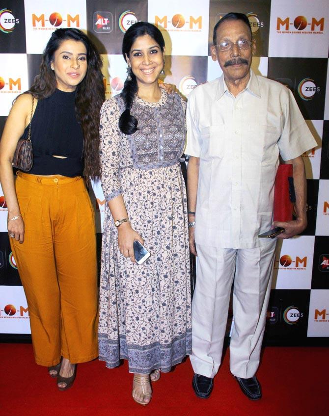 Sakshi Tanwar's father Rajendra Singh Tanwar too came in for the special screening of Mission Over Mars (M-O-M), that will stream on September 10 on ALTBalaji and ZEE5 app.
