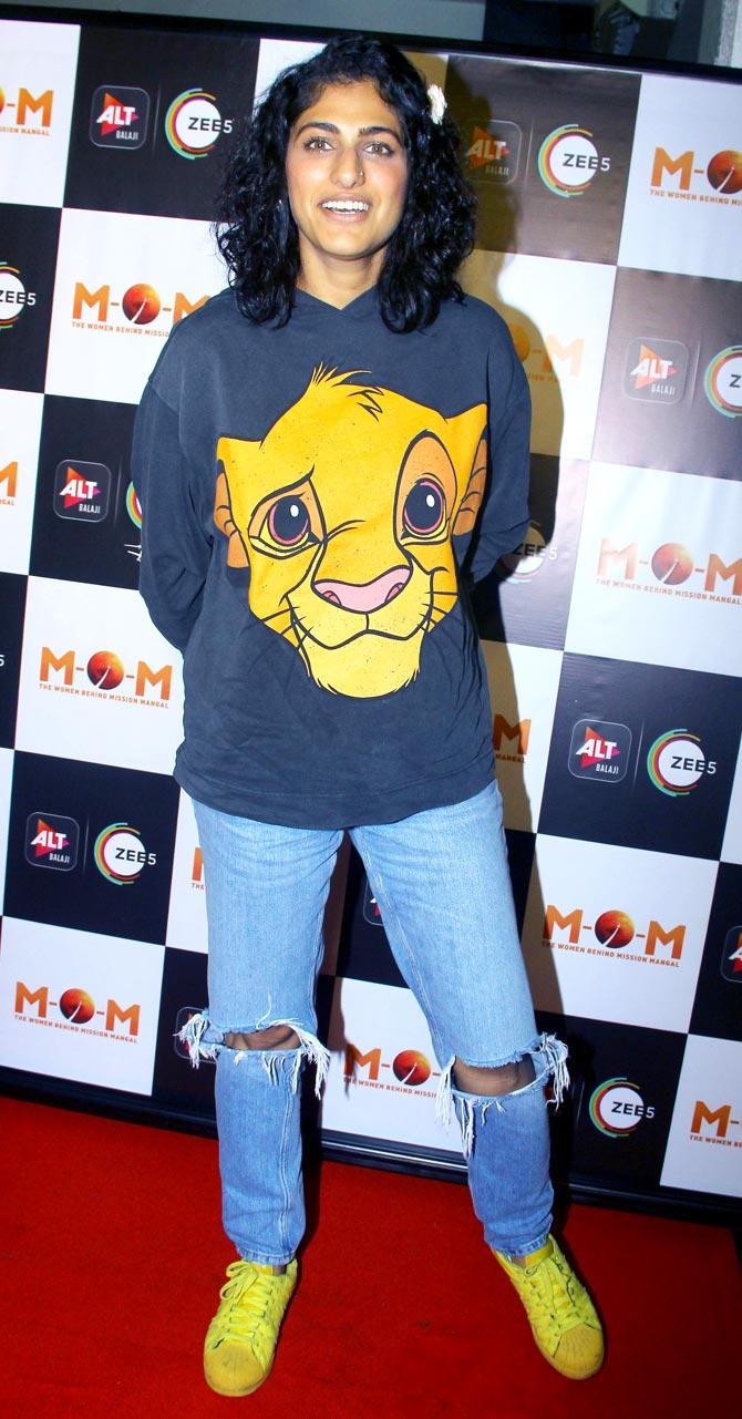 Kubbra Sait opted for a cute Simmba print sweatshirt and ripped jeans for the special screening of Mission Over Mars (M-O-M).