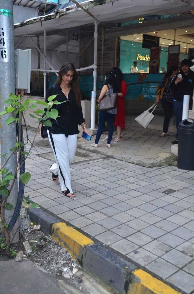 Ileana D'Cruz was out shopping at a popular food mall in Bandra, Mumbai. Ileana kept it casual in a black shirt and white and black track pants. All pictures/Yogen Shah