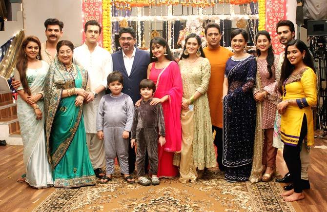 Rajan Shahi and the team, like every year, celebrated Ganesh Chaturthi with a lot of zeal by welcoming Lord Ganesh on the sets of Yeh Rishta Kya Kehlata Hai. In fact, the team celebrated the visarjan ceremony with much more enthusiasm.