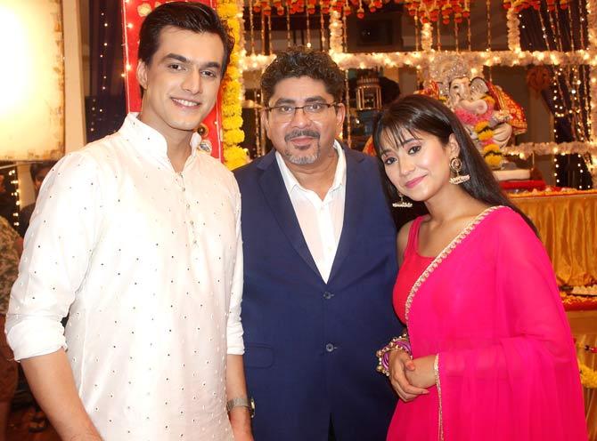 Shivangi Joshi, who plays the role of Kaira in the daily soap, was seen carrying Ganpati with Rajan Shahi and other crew members.