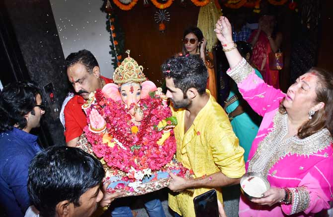 Speaking of Aadar Jain, the actor made his Bollywood debut with Qaidi Band, along with Anya Singh.
In picture: Jain family perform the final pooja before the visarjan.