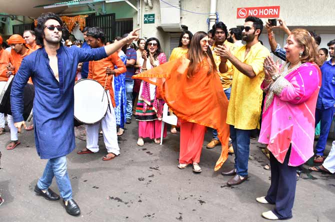 He made his Bollywood debut with Lekar Hum Deewana Dil in 2014 which emerged as a commercial failure. Earlier this year, the actor popped a question to his girlfriend Anissa Malhotra, and the duo is said to get married soon.
In picture: Aadar Jain and Armaan Jain dance at the visarjan.