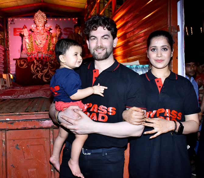 Capturing her different moods at the festival, Nurvi was seen with parents Neil Nitin Mukesh and Rukmini Sahay during Anant Chaturdashi.