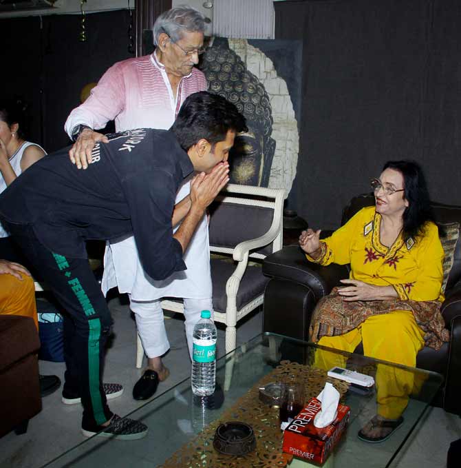 After a hiatus of five years, Rajkumar Kohli returned once again in 2002 and relaunched his son in another film in the style of his classic 1970s films Nagin and Jaani Dushman titled Jaani Dushman: Ek Anokhi Kahani. However, upon release, the film turned out to be a box office disaster and was heavily criticised.
In picture: Rajkumar Kohli, Nishi with Riteish Deshmukh at the bash.