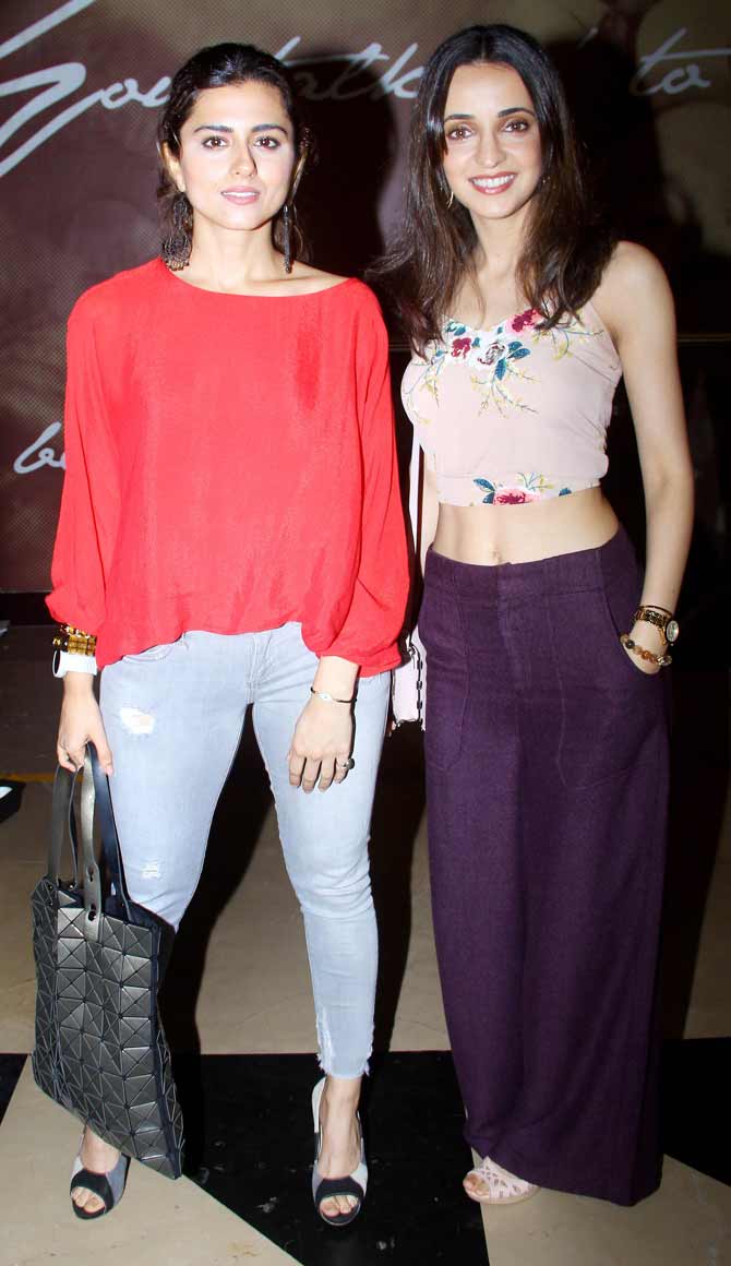 The makers of Pailwaan hosted a special screening at a popular multiplex in Juhu, Mumbai. The film is a Kannada sports drama, directed by S. Krishna. All pictures/Yogen Shah
In picture: Ridhi Dogra and Sanaya Irani posed at the screening.