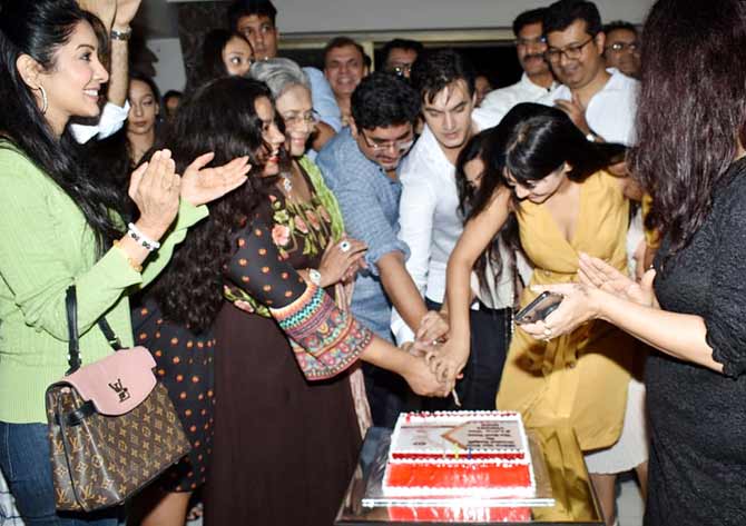 Fans are commenting on social media and expressing their rage. Even the new wife Vedika played by Pankhuri Awasthy is facing the wrath of the netizens. How and when will 'Kaira' reunite is everyone's question.
In picture: Shivangi Joshi, Mohsin Khan, and the team of Yeh Rishta Kya Kehlata celebrated with a cake-cutting ceremony.