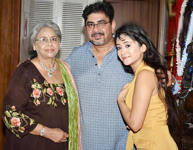 Not only this, but the team of Yeh Rishta Kya Kehlata Hai also celebrated Ganesh Chaturthi together, by welcoming lord Ganesh on the sets of the soap opera.
In picture: Deepa Shahi, Rajan Shahi and Shivangi Shahi at the celebration.