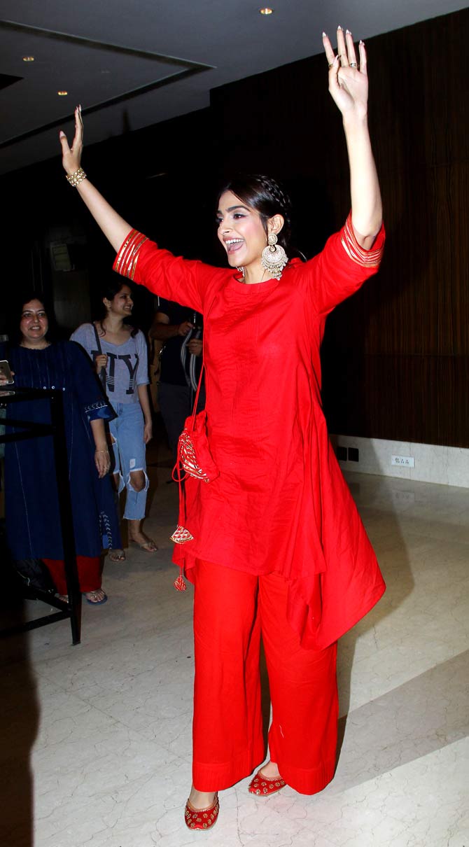 The actress looked stunning in a fiery red tunic and matching palazzos by Gulabo by Abu Sandeep. She paired her outfit with chandelier earrings and red mojaris. 