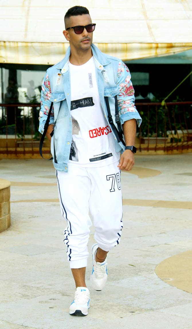 Angad Bedi was also spotted promoting The Zoya Factor in a swanky hotel in Juhu, Mumbai. The Inside Edge actor was casual-chic in a white t-shirt paired with white joggers and a denim jacket.