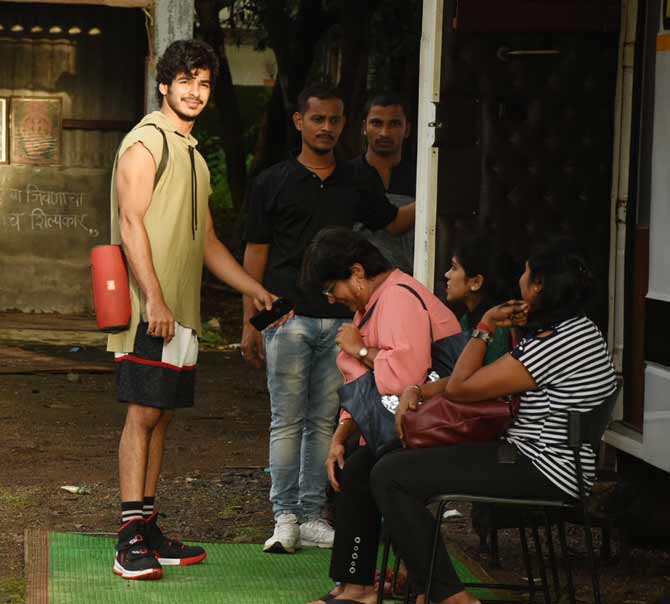 The team of Khaali Peeli started shooting on September 11, 2019, and it is slated to hit the theatres on June 12, 2020. Vishal-Shekhar to compose the music of the film. This film will be Ishaan Khatter's second Bollywood film after Dhadak, he made his acting debut with Majid Majidi's Beyond the Clouds.
In picture: Ishaan Khatter on the sets of Khaali Peeli.