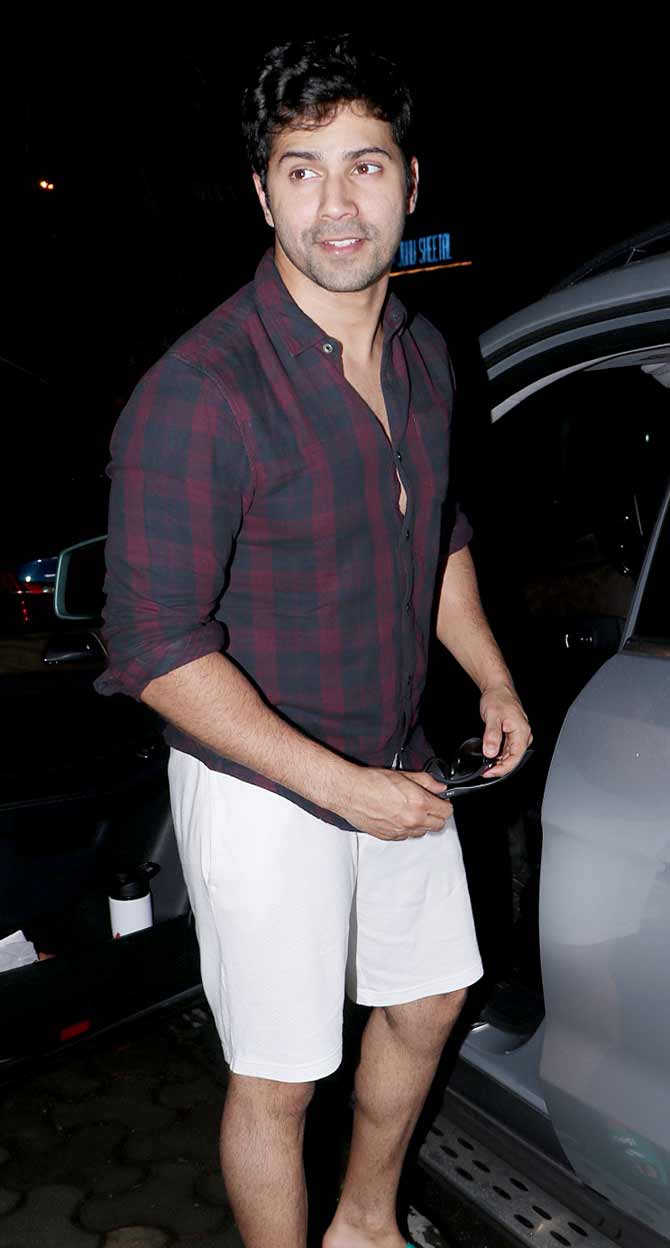 Varun Dhawan was all smiles when clicked at his casual best in Juhu, Mumbai. Speaking of his upcoming projects, Varun will be next seen in Street Dancer 3D and Coolie No. 1.