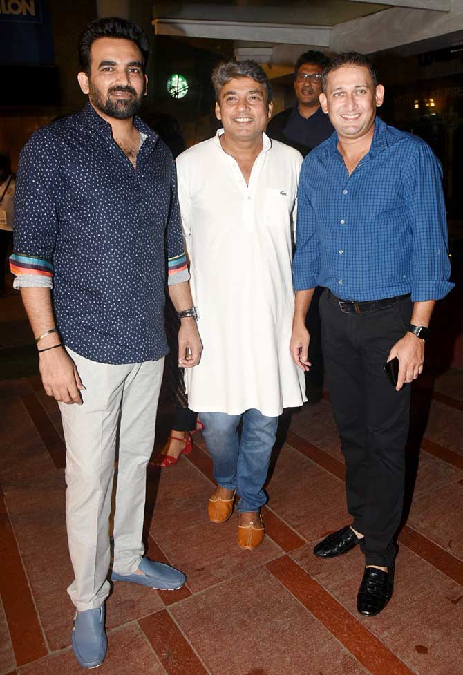 The movie is based on an advertising professional, Zoya Solanki, who chances upon the Indian cricket team and meets the captain of the team, Nikhil Khoda, played by Salmaan. Zoya then ends up becoming a lucky charm for the team at the World Cup. 