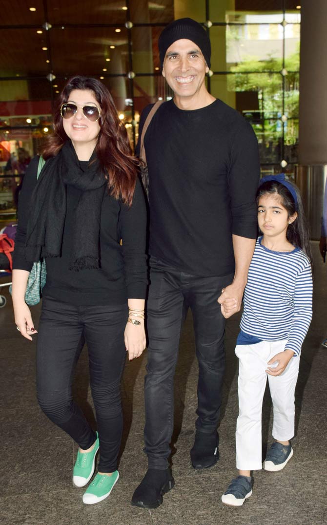 Akshay Kumar was all smiles as he arrived at the Mumbai airport with wife Twinkle Khanna and daughter Nitara. Akki and Twinkle were colour coordinated in black attires.