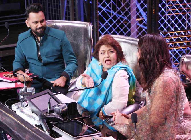 This week, the viewers were treated with evergreen and legendary choreography, the master of dance, Saroj Khan will be honouring the stage of Dance India Dance to encourage the contestants and judge them. All pictures/Yogen Shah
In picture: Bosco Martis, Saroj Khan and Kareena Kapoor Khan on the sets of Dance India Dance.