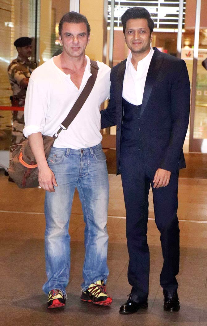 Sohail Khan and Riteish Deshmukh were also spotted at the Mumbai airport.