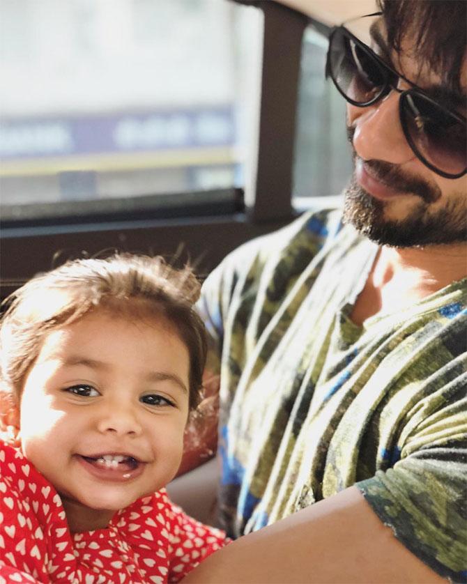 Shahid Kapoor and Misha Kapoor: Well, what do we say about this father-daughter duo? The actor keeps sharing cute pictures of his little daughter on social media. However, the doting father doesn't like paparazzi clicking his daughter's pictures. Time and again he has berated the photographers and told them not to click his tots. He also had issues with the camera flash and that is understandable as it can prove to be harmful to kids' eyes.
